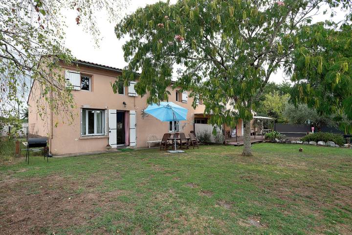 Gîte de Bossuet – Wi-Fi, jardín y aire acondicionado cerca de Burdeos y la costa Atlántica in Saint-Denis-de-Pile, Región de Libourne