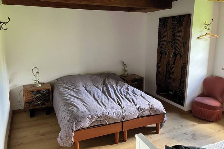Maison au milieu des champs avec accès direct à la rivière« la Valserine » in Mijoux, Parc naturel régional du Haut-Jura