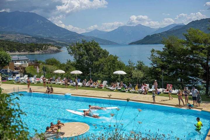 Camping pour 4 personnes, avec bassin pour enfant dans les Alpes francaises