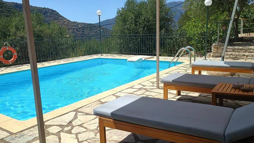 Location de vacances pour 4 personnes, avec jardin ainsi que vue et piscine dans Vathy - 4
