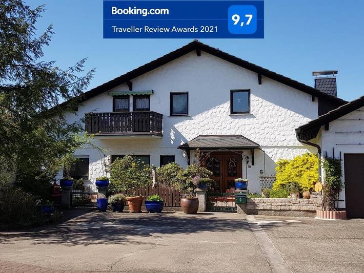 Ferienwohnung für 6 Personen, mit Balkon und Terrasse sowie Garten und Ausblick in Küps