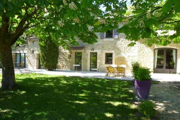 Gîte pour 6 personnes, avec jardin à Richerenches