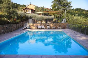 Cottage pour 2 personnes, avec terrasse et piscine, animaux acceptés à Pontremoli