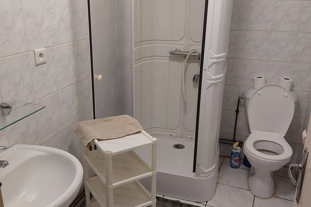 Appartement entier, Appartement meublé- Rez de chausse 2 personnes in Bourbonne-les-Bains, Haute-Marne