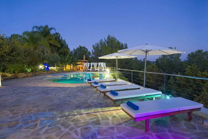 Finca für 18 Personen, mit Whirlpool und Garten auf Ibiza