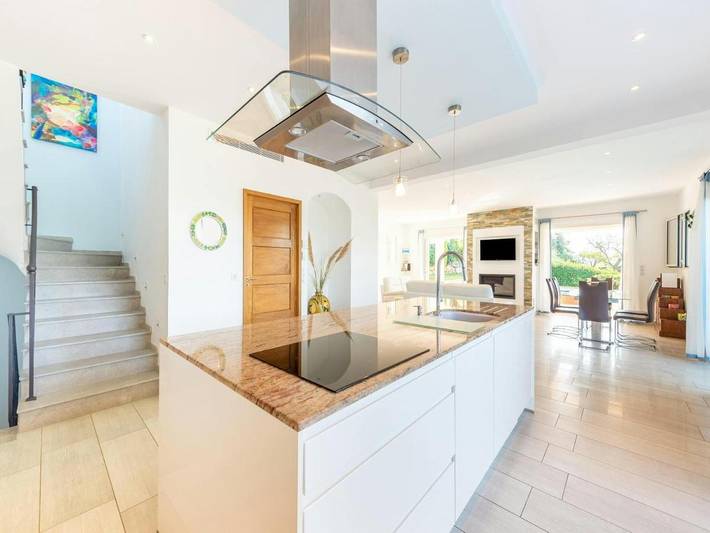 Villa pour 6 personnes, avec piscine et terrasse ainsi que jardin et jacuzzi à Saint-Laurent-du-Var - 4