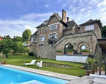 Gîte pour 2 personnes, avec vue ainsi que piscine et jardin dans Wépion