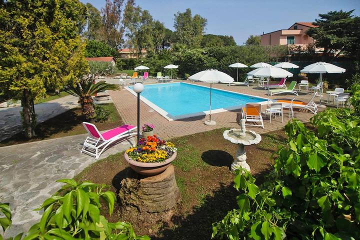 Gîte pour 4 personnes, avec Balcon et Terrasse ainsi que Jardin et Bassin pour enfant à Loano - 3