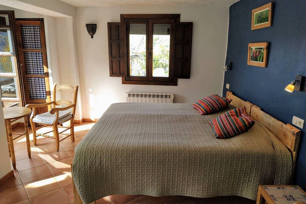 Habitaciones lujuosas con baño privados. Cocina, terazza y salon compartido. in Entorno de Sierra Nevada, Güejar Sierra