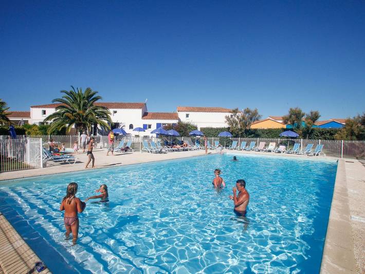 Maison de vacances pour 6 personnes, avec Terrasse et Jardin ainsi que Bassin pour enfant et Piscine à Le Château-d'Oléron