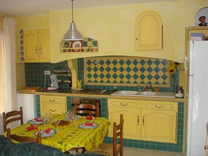 Gîte pour 4 personnes, avec terrasse ainsi que piscine et jardin à Régusse - 2