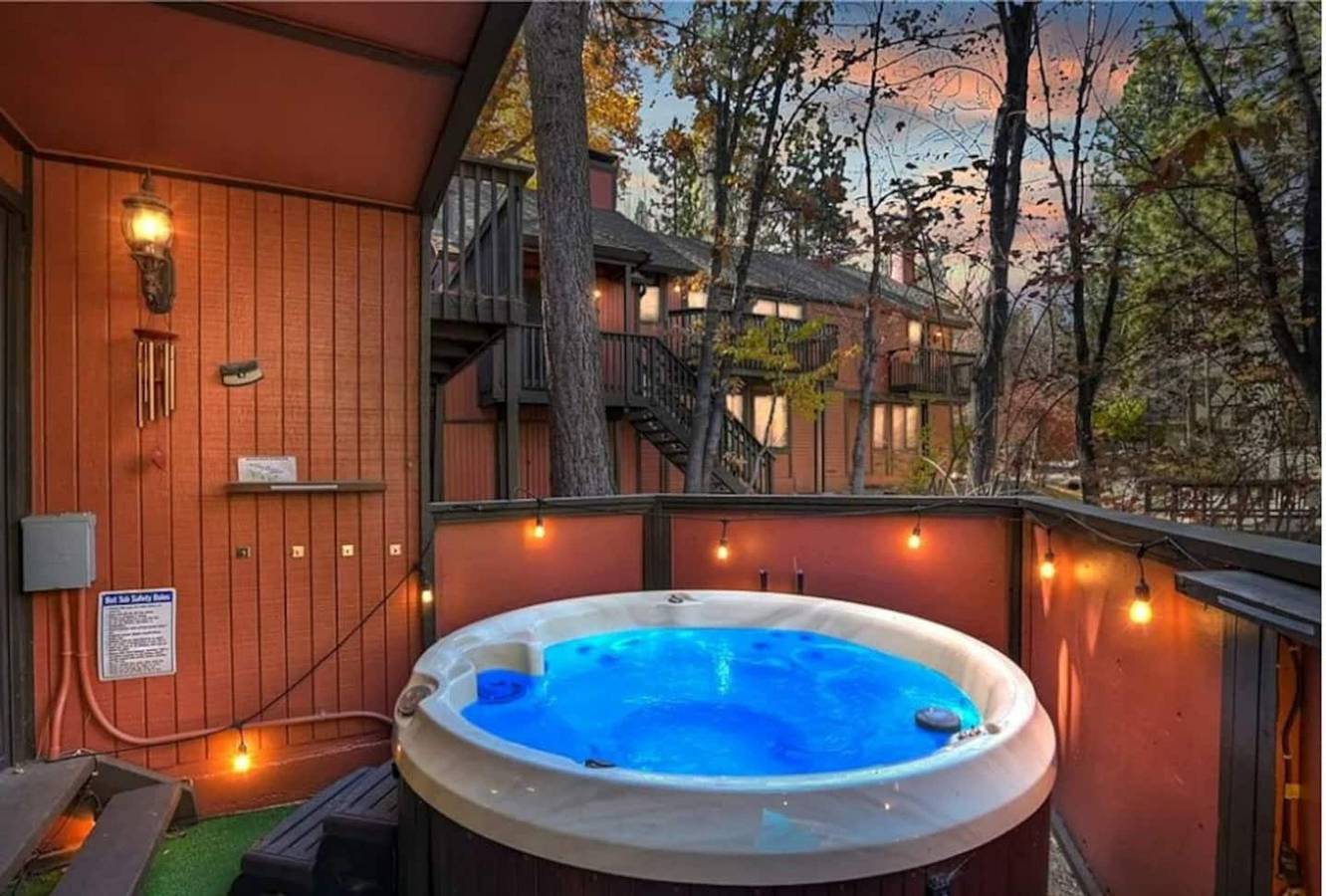 Geheel appartement, Hot Tub, Walk  2 Summit, Massage Chair, Bbq,  in Big Bear Lake, San Bernardino County