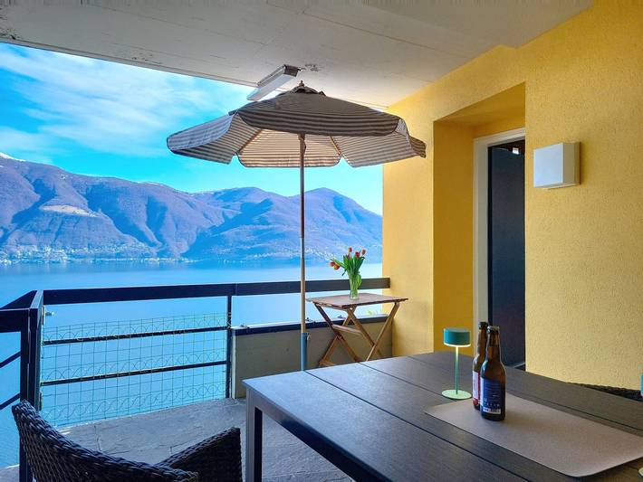 Ferienwohnung für 4 Personen, mit Balkon und Terrasse sowie Ausblick und Seeblick in Ronco sopra Ascona