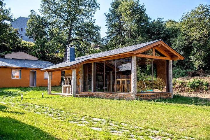 Casa rural para 4 personas, con Balcón y Terraza además de Jardín y Vistas en Sanabria (Zamora)