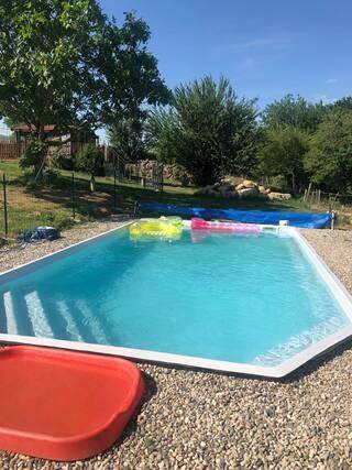 Location de vacances pour 2 personnes, avec terrasse et vue ainsi que piscine et jardin à Madaillan - 4