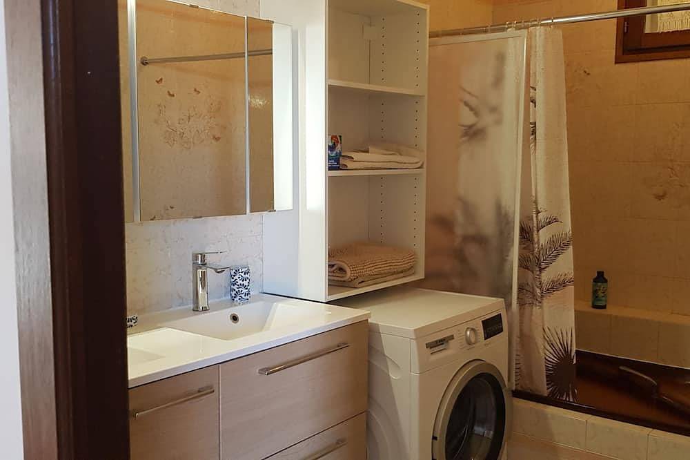 Apartamento entero, Apartment for 4 people in Macinaggio, Rogliano