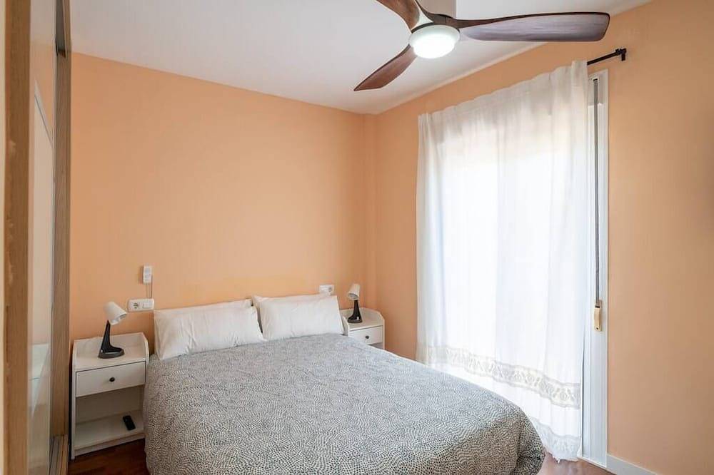 Adosado de 4 plantas con chill-out, Bbq y piscina in Urbanizacion La Esperanza, Vélez-Málaga
