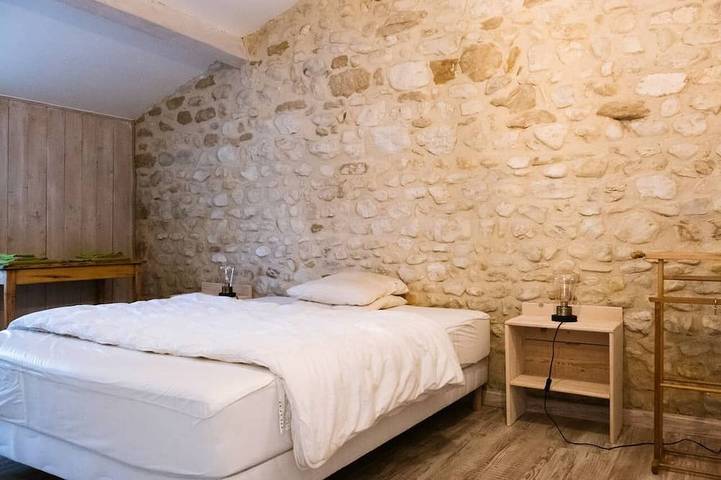 Location de vacances pour 10 personnes, avec terrasse et jardin à La Baume-Cornillane - 2