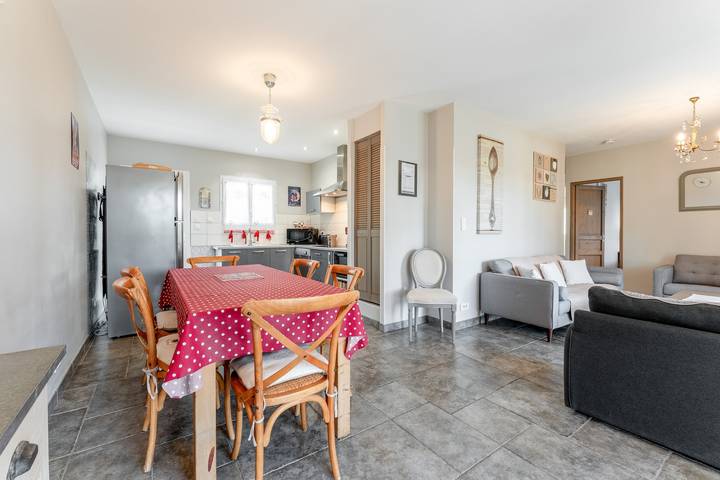 Casa vacanze "Gîte Genêt - Villa Cassandra" con piscina condivisa, Wi-Fi e aria condizionata in Tavel, Nimes e dintorni
