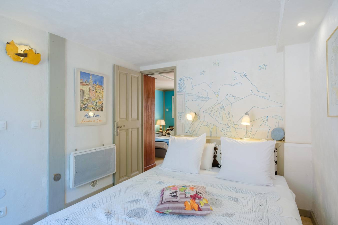Bed and Breakfast 'Cocteau' with Shared Terrace, Wi-Fi and Air Conditioning in Menton, Nice region