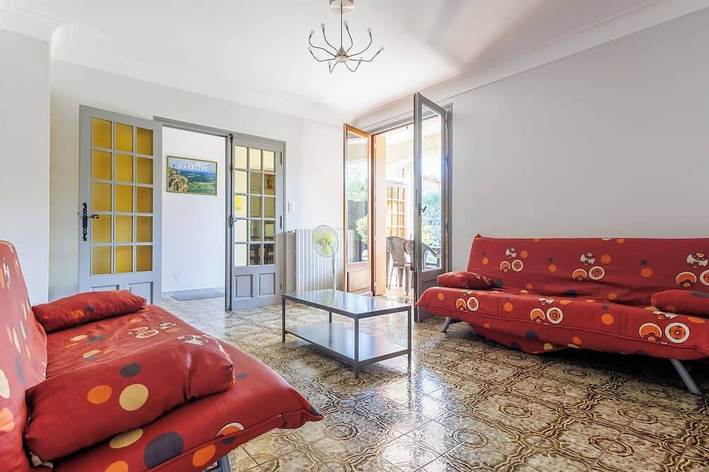 Belle maison avec 2 chambres pour 8 personnes au Camping les Paillotes à Ruoms in Ruoms, Ardèche