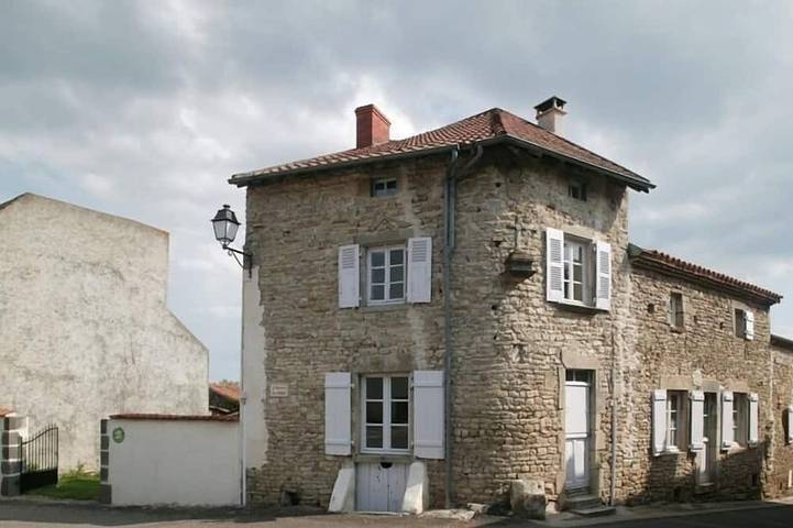 Location de vacances pour 6 personnes, avec jardin, animaux acceptés à Artonne - 4