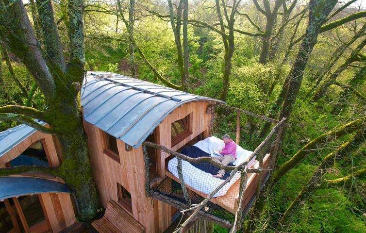 Gîte pour 4 personnes, avec Balcon et Terrasse ainsi que Jardin et Piscine à L'Isle-Bouzon