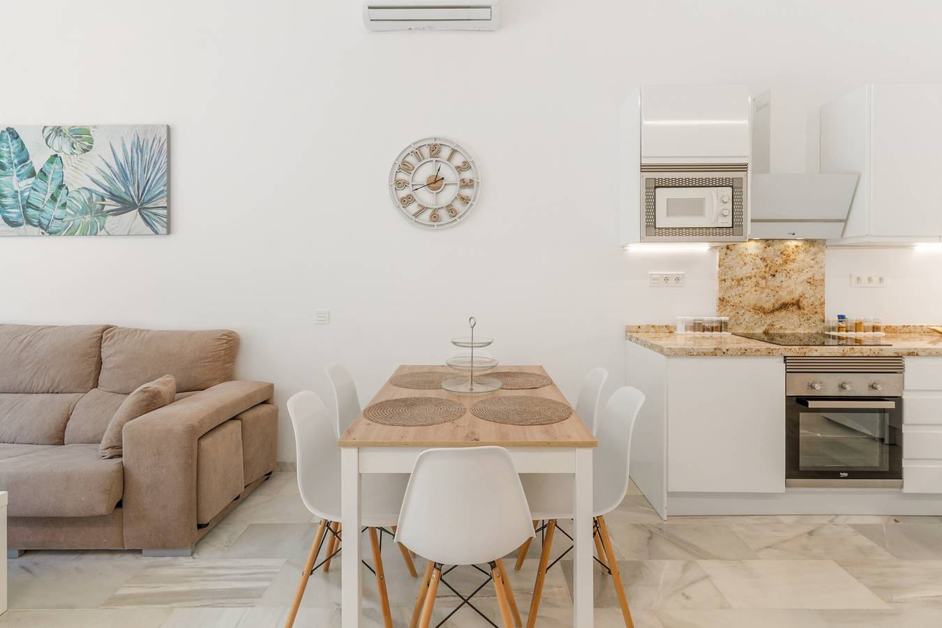 Apartamento entero, Apartamento 'Ilusión' con terraza privada, Wi-Fi y aire acondicionado in Torreblanca (Fuengirola), Fuengirola