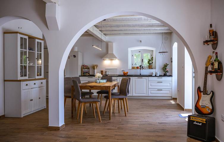 Ferienhaus für 8 Personen, mit Garten und Pool sowie Terrasse in Montenegro - 4