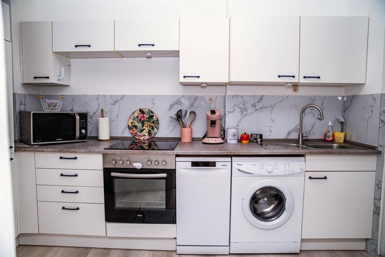 Ganze Wohnung, Apartment 'Ella 2' mit Seeblick, Balkon und Wlan in Friedrichshafen, Region Bodensee-Oberschwaben