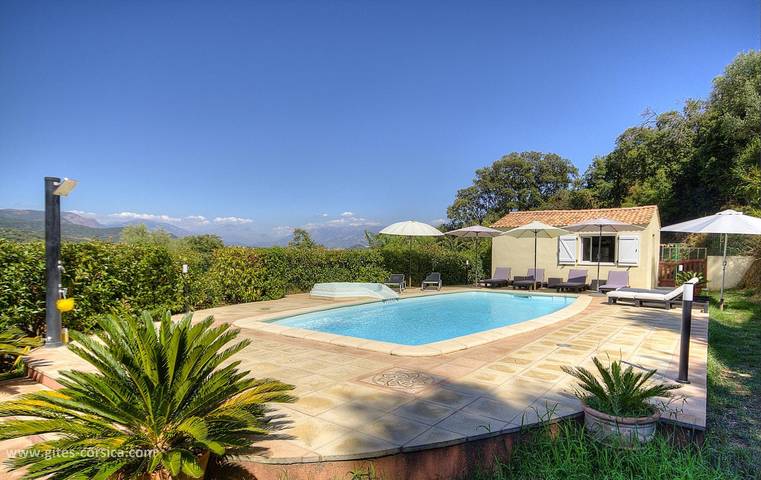 Gîte pour 4 personnes, avec Jacuzzi et Terrasse ainsi que Jardin et Piscine à Ajaccio