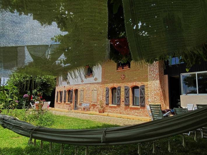 Gîte pour 4 personnes, avec terrasse ainsi que piscine et jardin, animaux acceptés à Bonrepos-Riquet