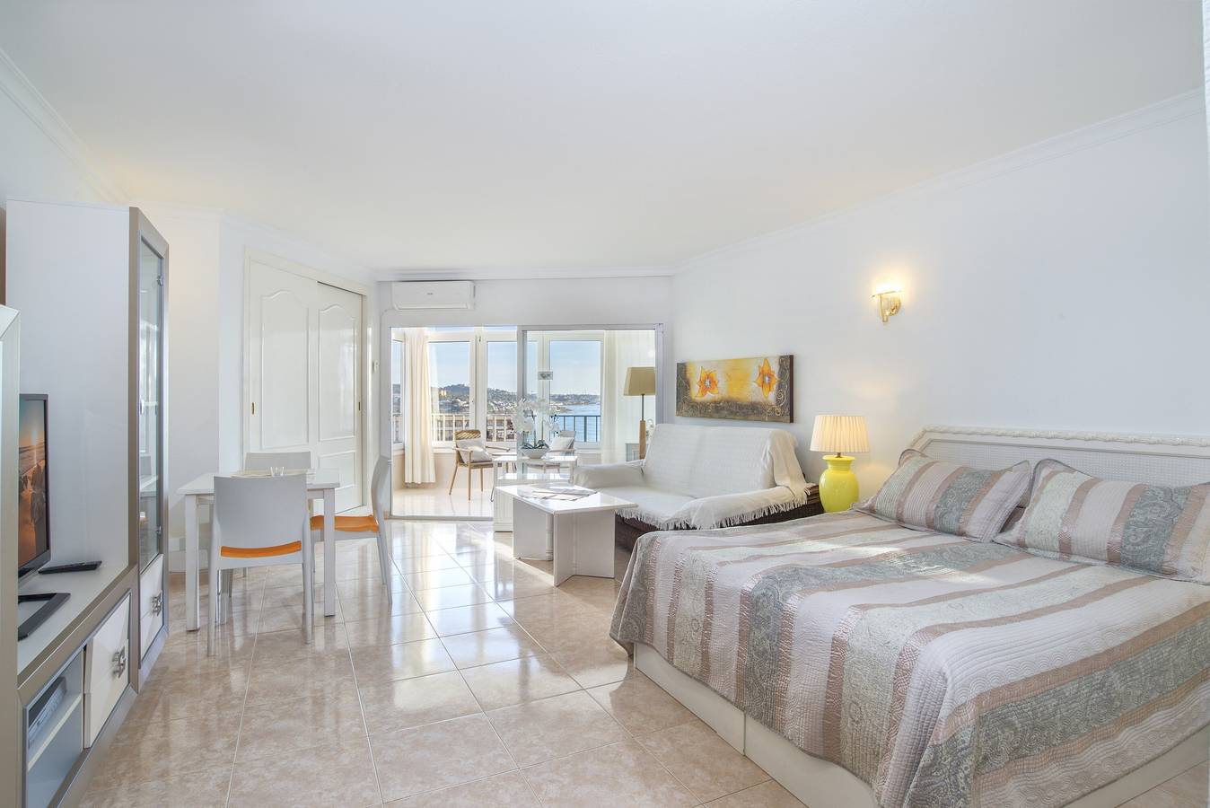 "Penthouse studio met uitzicht op zee" met zeezicht en zwembad, foto 9