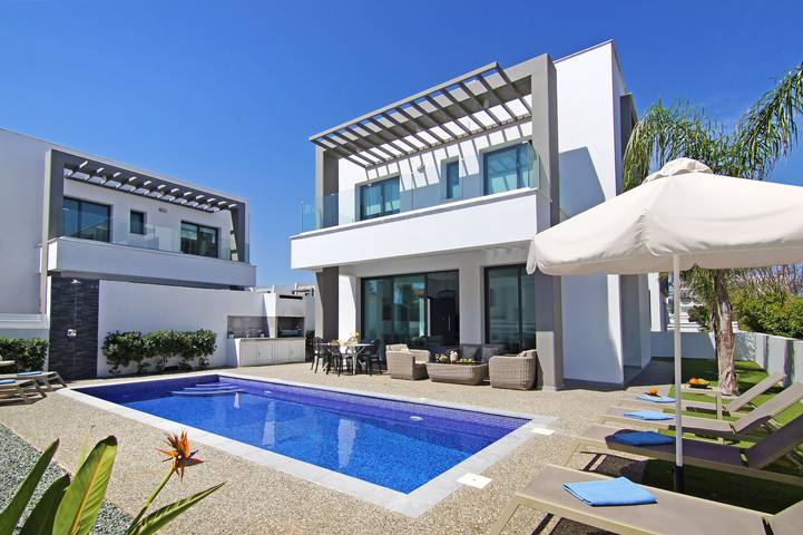 Villa für 6 Personen, mit Balkon und Garten sowie Pool auf Zypern