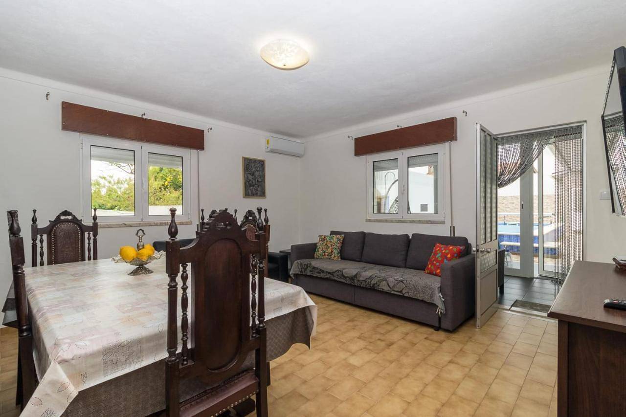 Three-Bedroom House in Chouto, Parreira e Chouto