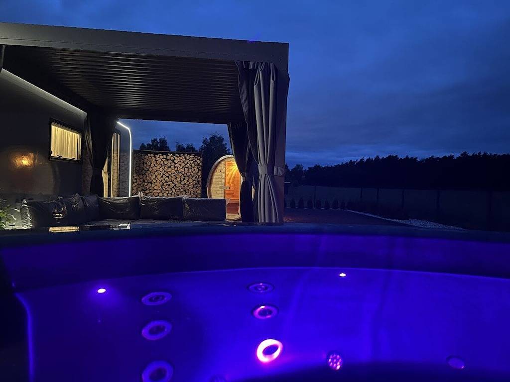 Ganze Wohnung, Anhänger in 03058 mit Schwimmbecken in Neuhausen/Spree, Lausitz