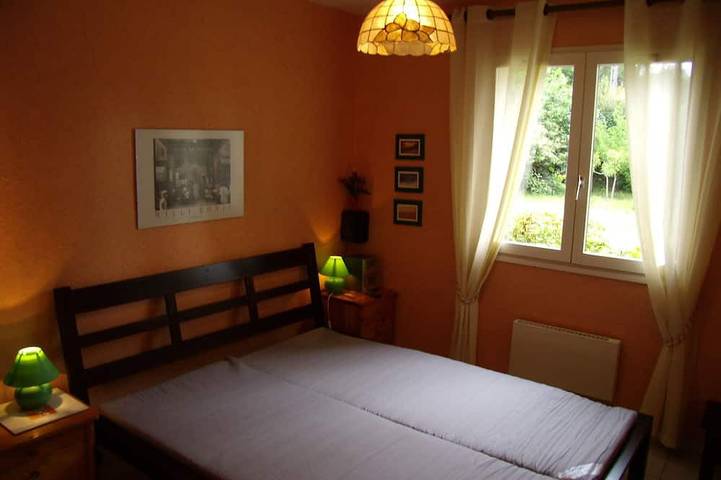 Emplacement idéal, près du lac, 12 km de l'océan, 4 chambres, 9 pers.,  jardin in Biscarrosse, Côte d’Argent