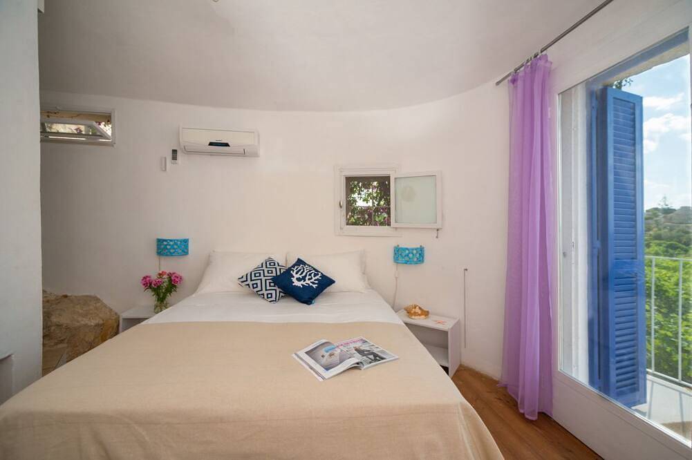 Trullo mit direkten zugang zum Meer in Spiaggia del Ponte Lama, Bisceglie