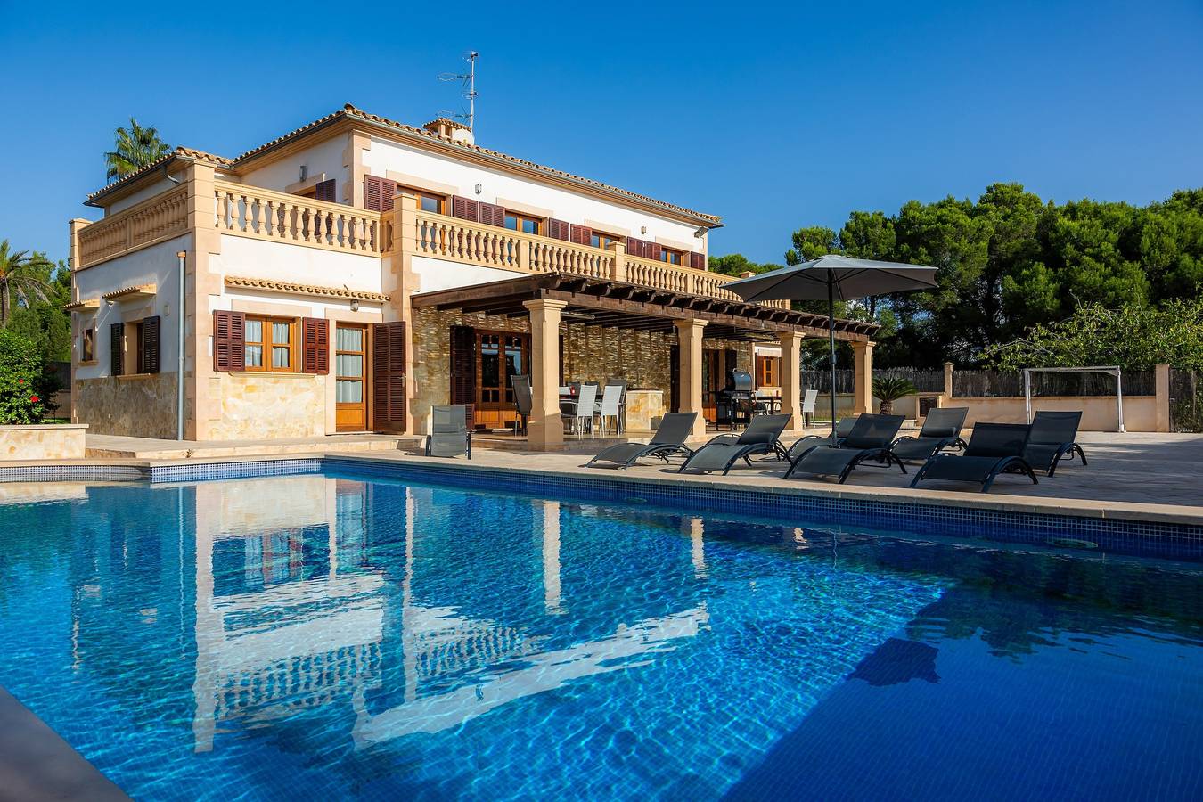 Villa Can Tosam Meiga con Wi-Fi, piscina, terrazas y balcón in Cales de Mallorca, Manacor