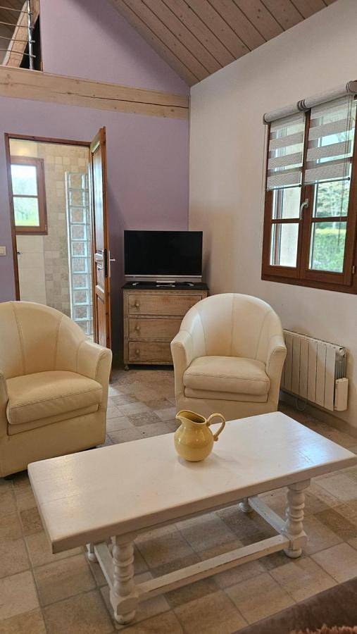 Gîte pour 3 personnes, avec vue et jardin, animaux acceptés à Saint-Germain-du-Bois - 3