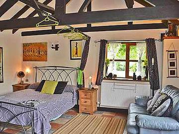 Log Cabin for 2 People in Malvern Wells, Worcestershire, Photo 3