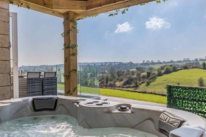 Holiday home for 4 people, with hot tub in Peak District