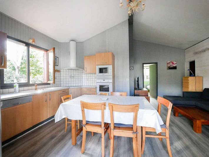 Gîte pour 9 personnes, avec terrasse et jacuzzi, adapté aux familles dans Étang de Cazaux et de Sanguinet - 2