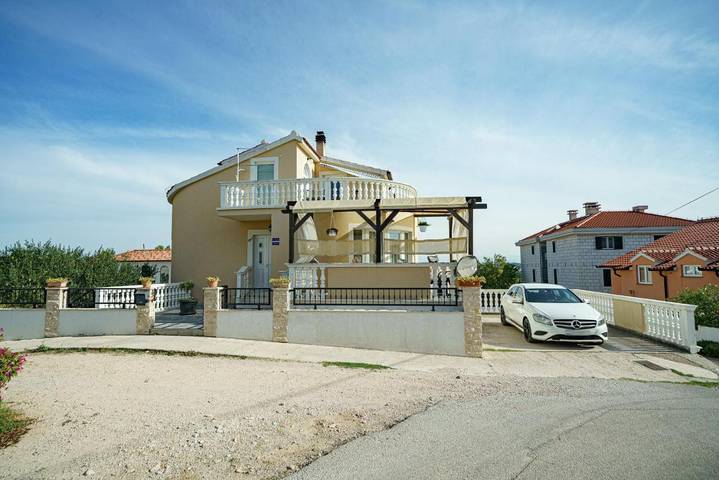 Ferienwohnung für 3 Personen, mit Terrasse in Vodice