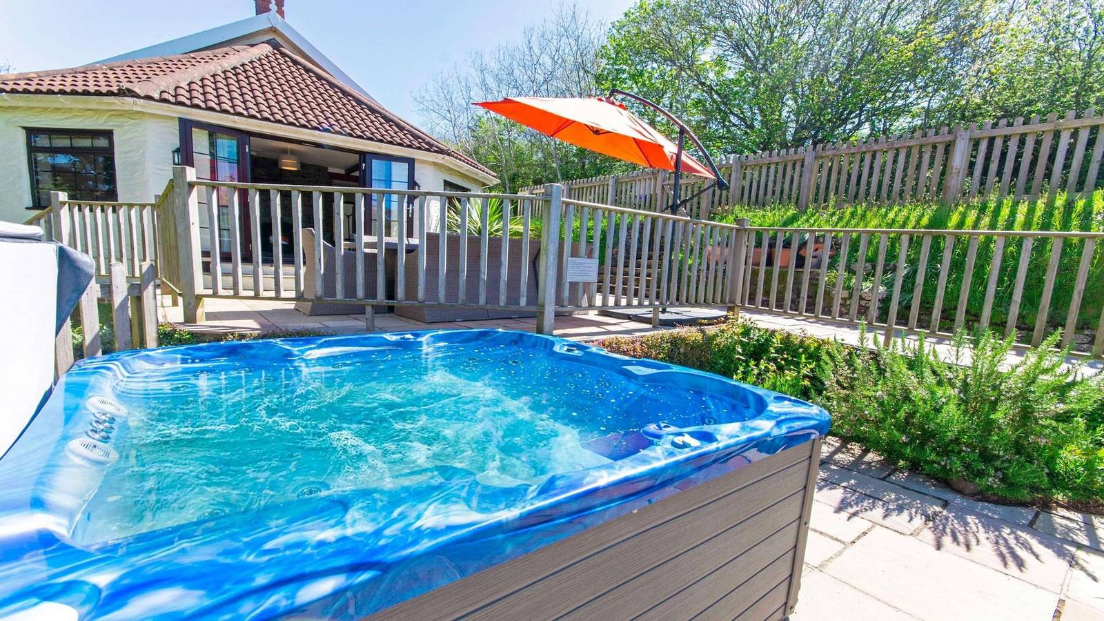 Streamways Nr Croyde | 6 Bedroom/ sleeps 14-16 | Hot Tub* in Croyde, Devon