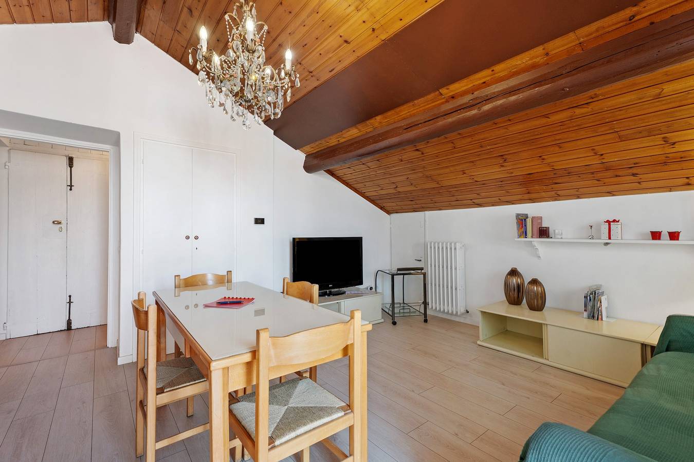 Ganze Wohnung, Ferienwohnung 'Comodo, Pratico E Tranquillo' mit Bergblick, Wi-Fi und Klimaanlage in Arona (Lago Maggiore), Arona Gemeinde