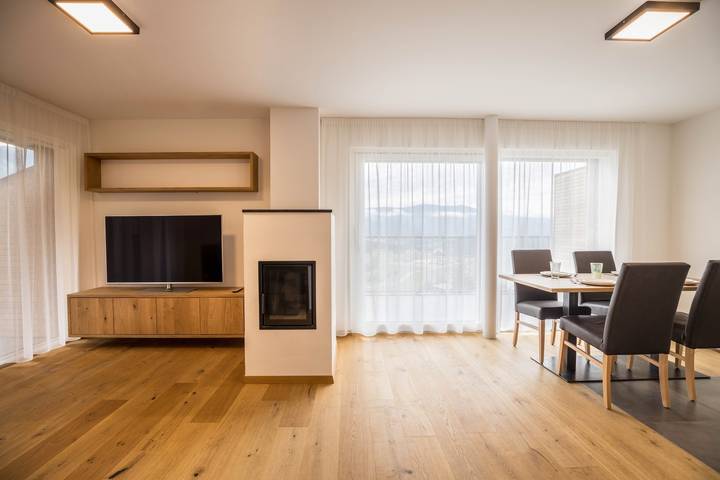 Ganze Wohnung, Ferienwohnung "Kronplatz Blick" mit Bergblick auf die Dolomiten, Wlan, Balkon und Terrasse; Parkplätze vorhanden in Percha, Kronplatz
