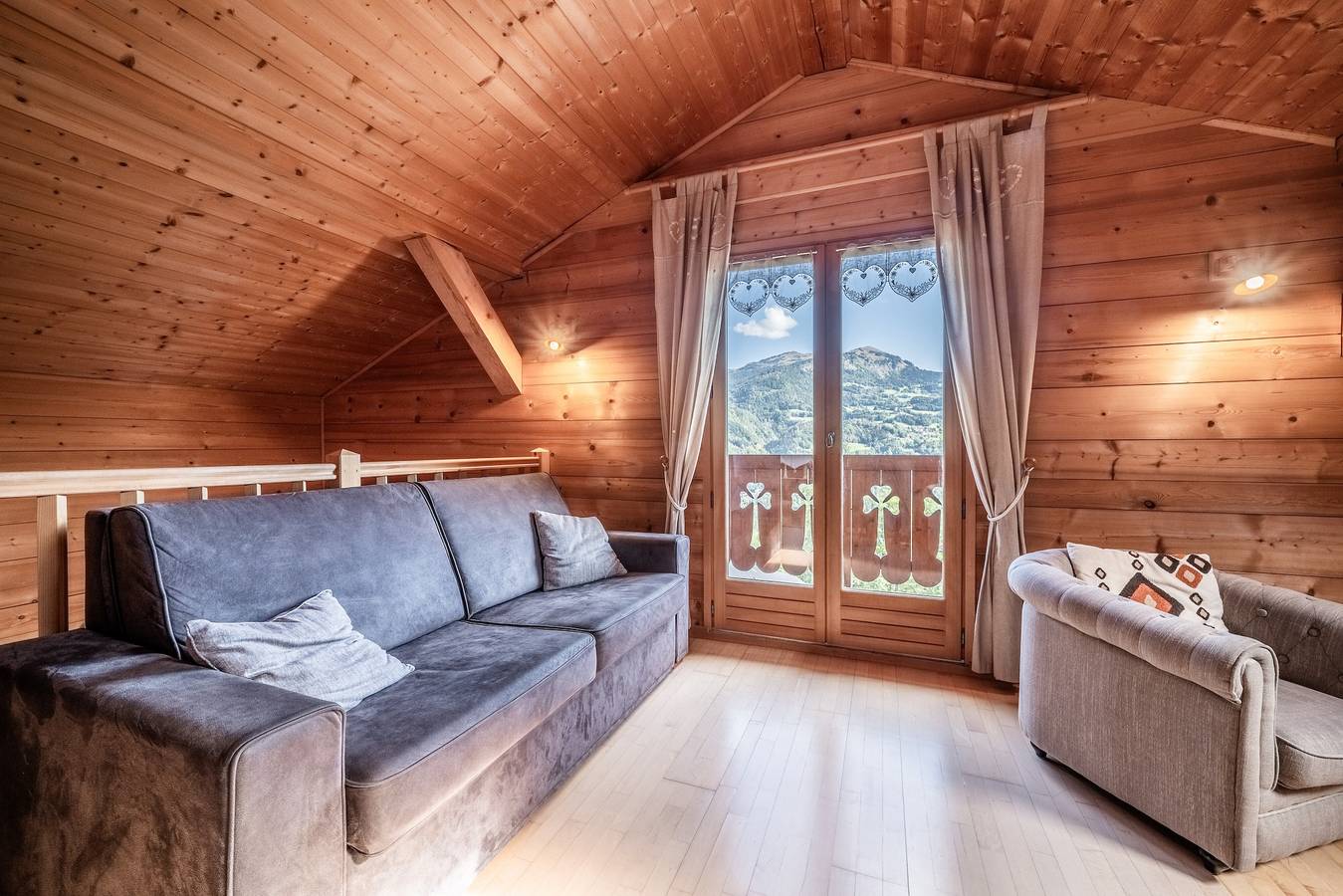 Chalet 'Familial - Le Laquis' avec vue sur la montagne, terrasse privée et Wi-Fi in Station de Morillon, Grand Massif