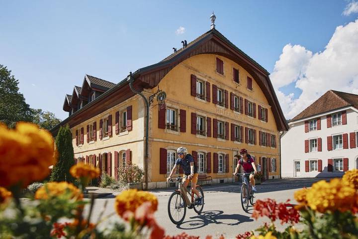 Hôtel pour 2 personnes, avec Terrasse ainsi que Jardin et Vue dans Couvet