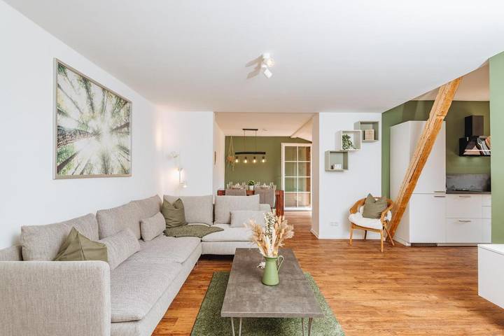 Ferienwohnung für 4 Personen, mit Balkon und Terrasse sowie Garten und Sauna in Goldberg